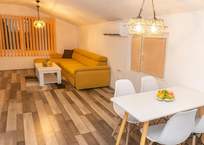 Cozy Modern Apartment