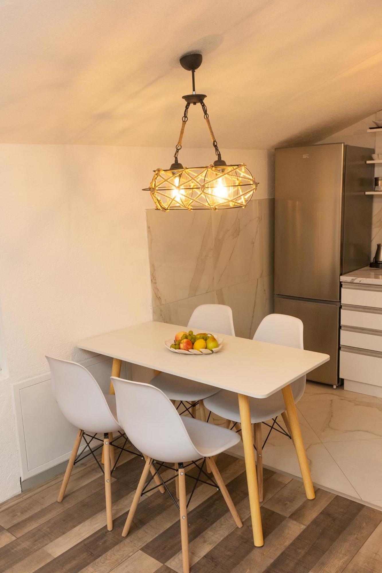 Cozy Modern Apartment